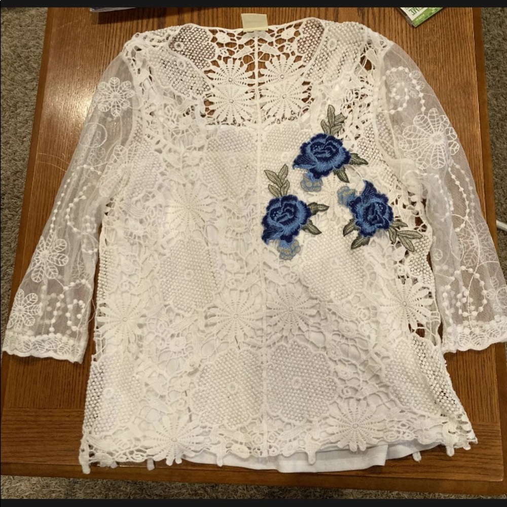 Vintage woman’s Lace and crocheted Top size large. Over tank top
